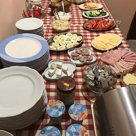 Alojamento de Acomodação e Pequeno-almoço Luna 3*