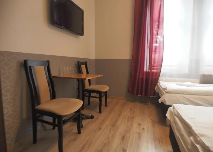 Luna Nocleg ze śniadaniem 3*