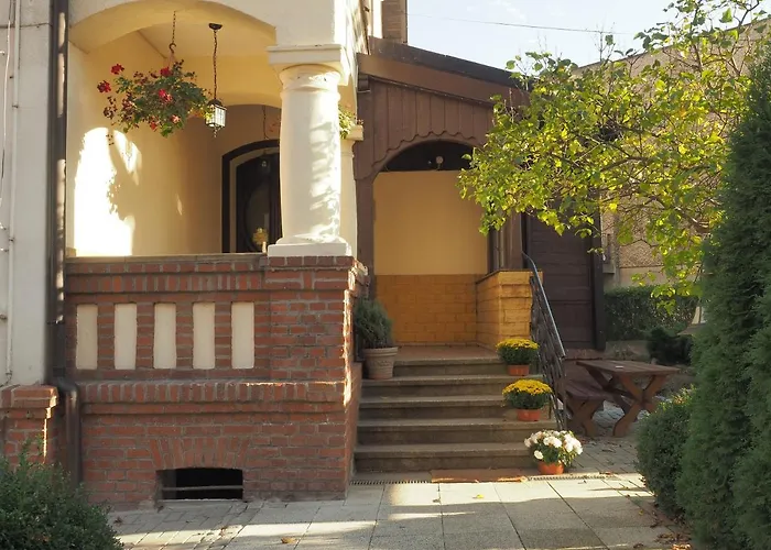 Luna Nocleg ze śniadaniem 3*